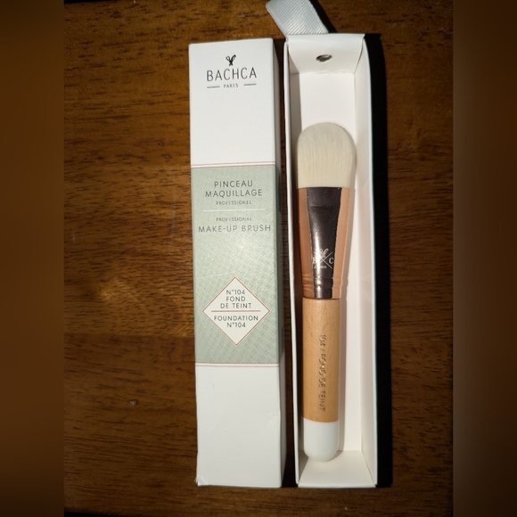 New in box Bachca Paris foundation brush - Picture 1 of 6